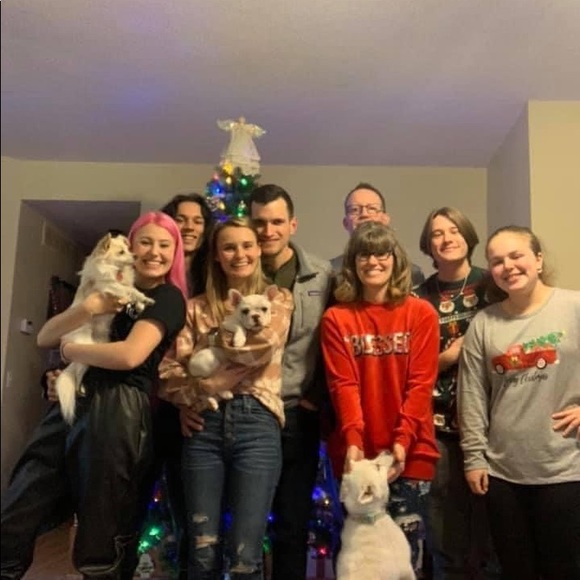 Meet the Poshers of Adorned Crown!! - Picture 4 of 5